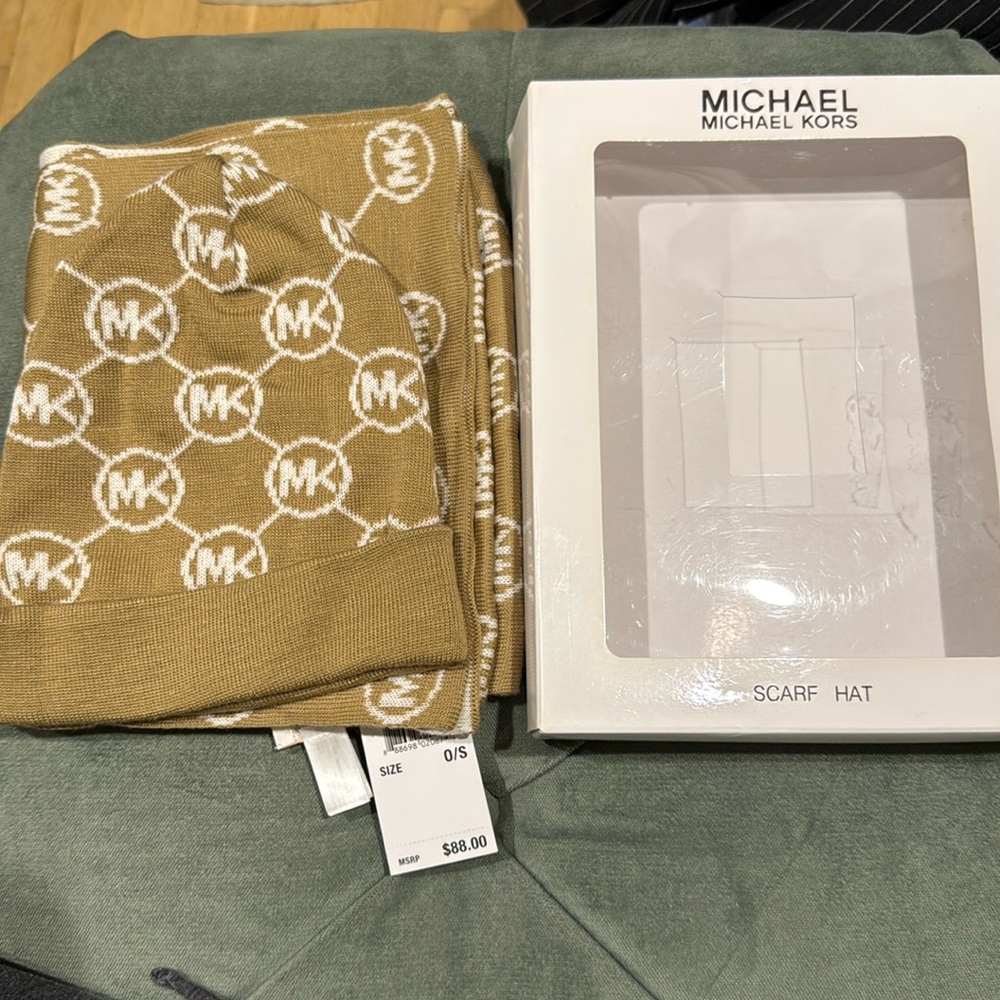 Michael Kors Scarf and Hat Set - Beige with MK Logo - Picture 2 of 4